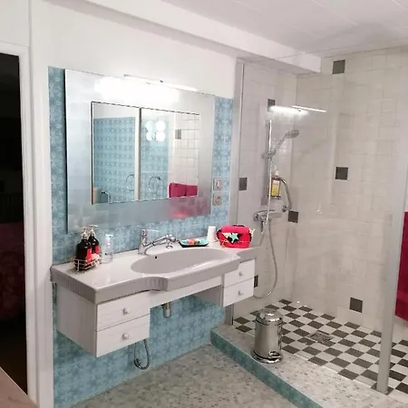 D'hotes Les Myriades D'or Homestay *